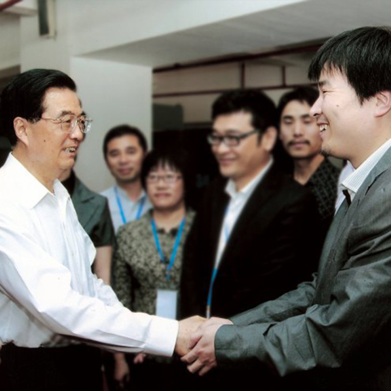 胡錦濤總書記親切接見木馬設計總監(jiān)丁偉先生