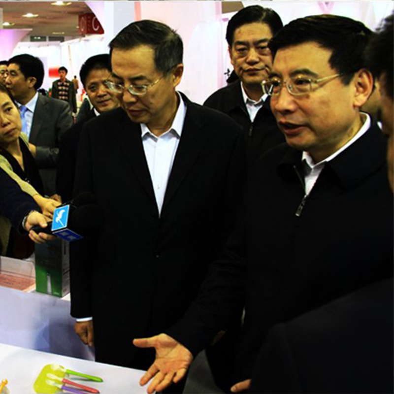工信部部長苗圩親切接見木馬設計主管顧聞