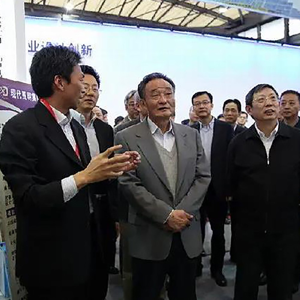 市長楊雄一行陪同前人大常委會委員長吳邦國同志視察木馬設計作品【Prona普羅娜】智慧照明系統(tǒng)