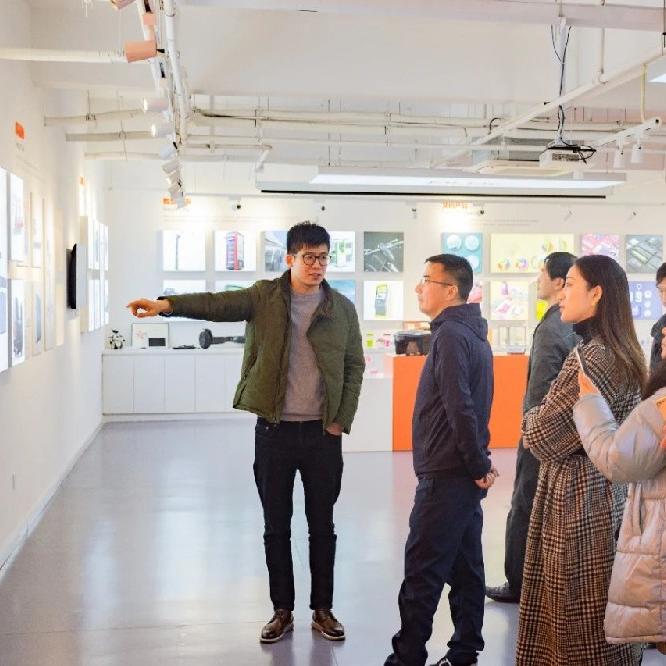 寧波市鎮(zhèn)海區(qū)文化和廣電旅游體育局黨委委員阮偉明一行到訪杭州木馬聯(lián)龍工業(yè)設計中心